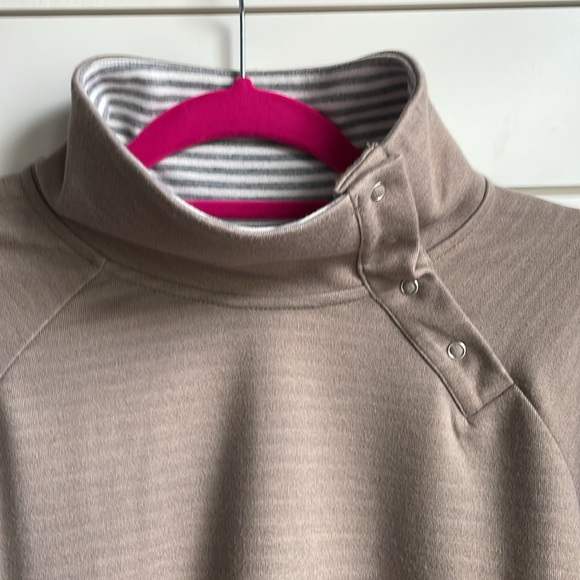 Weekend by Chico's women's taupe long sleeve pullover knit tunic top GUC - Picture 3 of 8